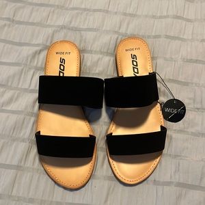 Black double strap sandal size 8W